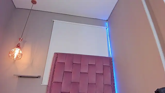 Scarlet Vixen  online show from 04/01/26, 12:50