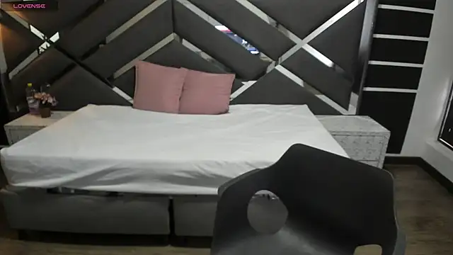 Ambarross  online show from 01/16/26, 12:09