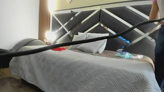 Ambarross  online show from 04/22/26, 01:56