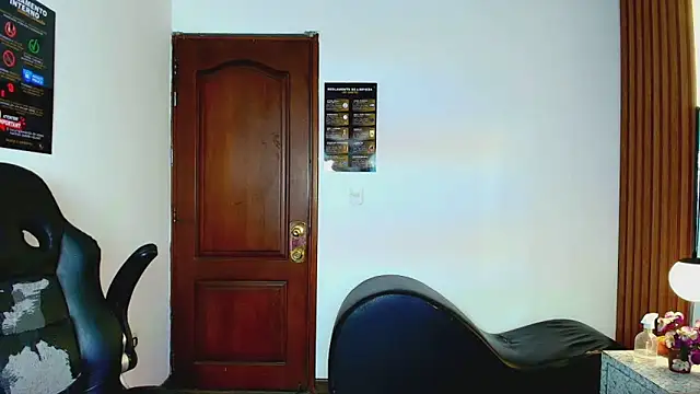 Ambarross  online show from 04/23/26, 02:19