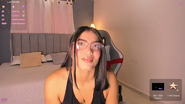 Snapshot of valentina_Noa chatting on 06/07/26, 01:26 valentina Noa online show from 06/07/26, 01:26