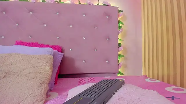 lovely  kiss   online show from 06/08/26, 06:19