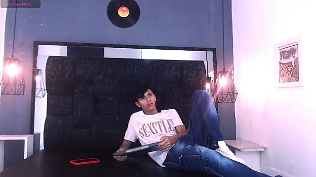 Snapshot of James_And_Kenet chatting on 02/28/26, 11:33 James And Kenet online show from 02/28/26, 11:33