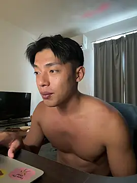 Snapshot of Yooo17 chatting on 06/05/26, 07:47 Yooo17 online show from 06/05/26, 07:47