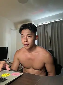 Snapshot of Yooo17 chatting on 07/28/26, 08:43 Yooo17 online show from 07/28/26, 08:43