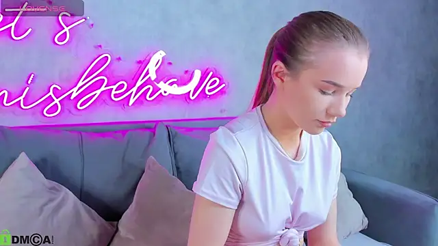 Nicole Vasquez online show from 03/04/26, 09:26