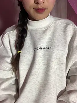 Thuyli xx online show from 01/16/26, 02:10