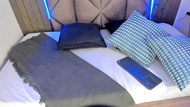 AndrewKenoxx  online show from 04/01/26, 12:17