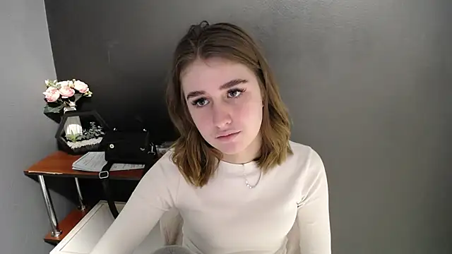 Sunny siren online show from 02/17/26, 02:02