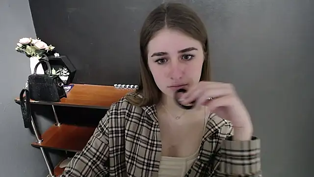 Sunny siren online show from 04/23/26, 12:04