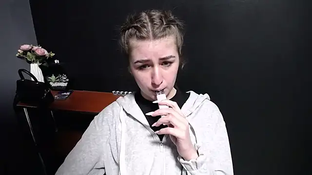 Sunny siren online show from 04/24/26, 12:18