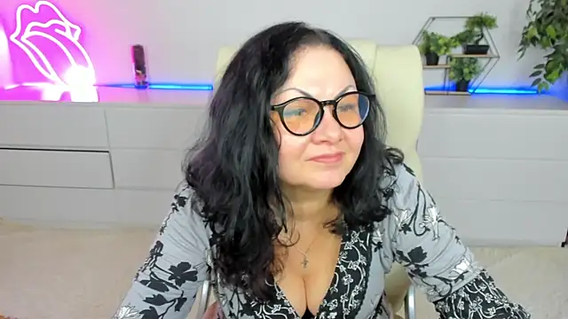 IrissMoon online show from 02/16/26, 06:42