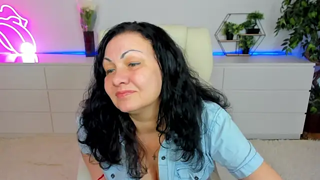 IrissMoon online show from 03/08/26, 06:23