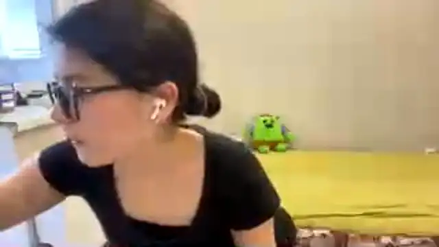 Snapshot of SaintMari chatting on 06/18/26, 02:10 SaintMari online show from 06/18/26, 02:10
