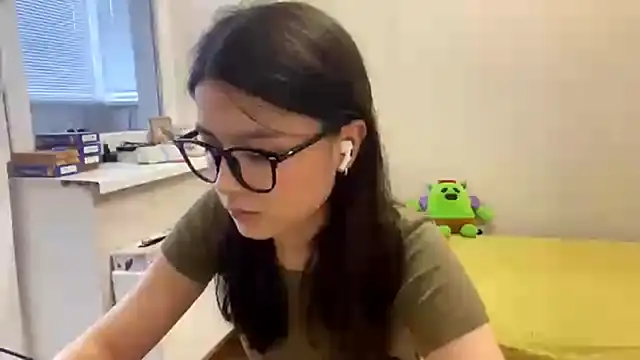 Snapshot of SaintMari chatting on 06/19/26, 02:32 SaintMari online show from 06/19/26, 02:32