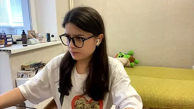 Snapshot of SaintMari chatting on 06/27/26, 02:34 SaintMari online show from 06/27/26, 02:34