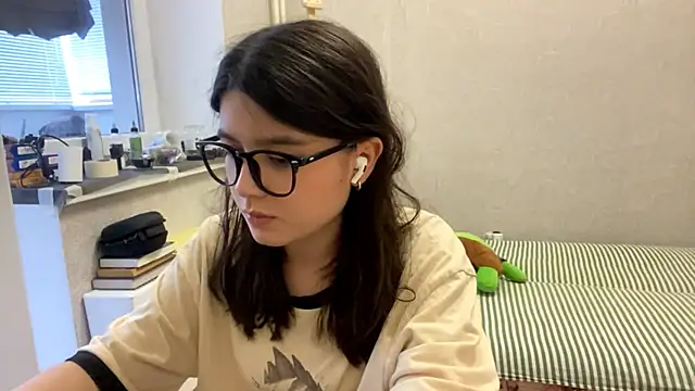 Snapshot of SaintMari chatting on 07/16/26, 01:28 SaintMari online show from 07/16/26, 01:28