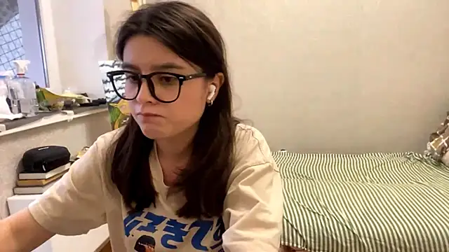 Snapshot of SaintMari chatting on 07/29/26, 02:04 SaintMari online show from 07/29/26, 02:04