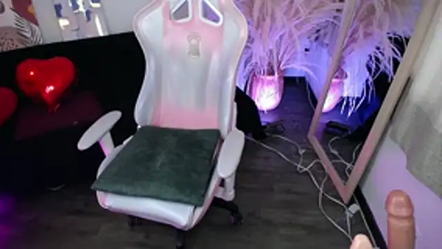 teylo80as online show from 04/18/26, 07:07