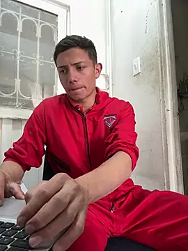 santiObrero online show from 04/18/26, 08:09