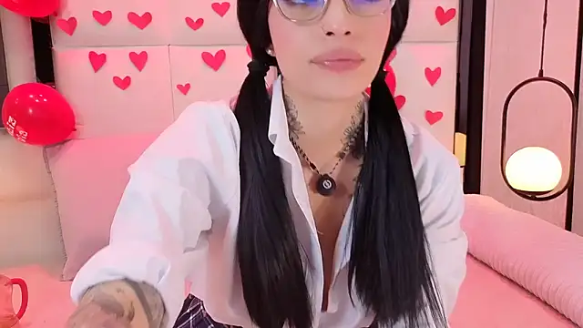 Snapshot of JuneCollins chatting on 02/15/26, 08:38 JuneCollins online show from 02/15/26, 08:38