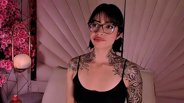 JuneCollins online show from 04/21/26, 02:01