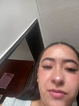 AuroraJohns Pink online show from 02/08/26, 08:34