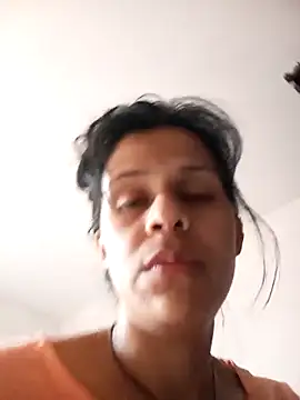 Snapshot of mitzukywinteer chatting on 02/01/26, 02:04 mitzukywinteer online show from 02/01/26, 02:04