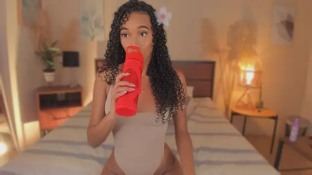 Snapshot of KaryMooon chatting on 02/07/26, 08:45 KaryMooon online show from 02/07/26, 08:45