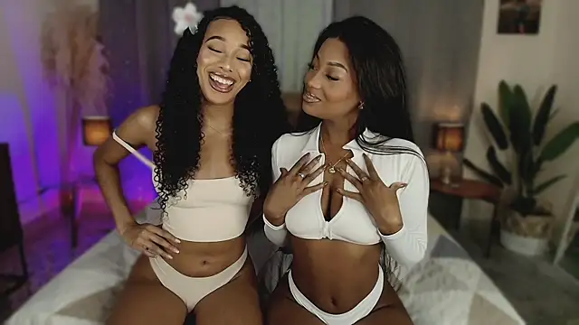 Snapshot of KaryMooon chatting on 02/08/26, 08:45 KaryMooon online show from 02/08/26, 08:45