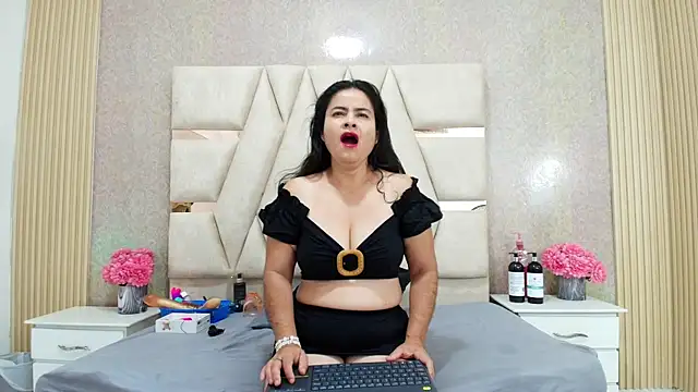 CrystallGomes online show from 04/10/26, 09:25