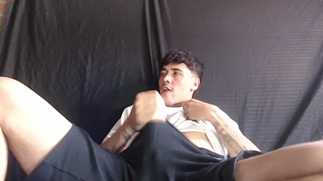 Andres1037 online show from 02/09/26, 04:33