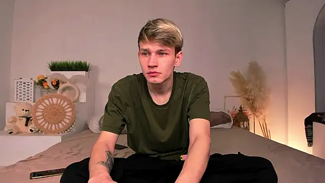 Snapshot of Volan_Starts chatting on 02/15/26, 04:09 Volan Starts online show from 02/15/26, 04:09