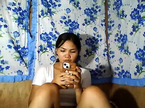 PinaySkinnyJust18 online show from 04/13/26, 12:43