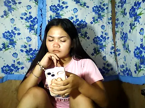 Snapshot of PinaySkinnyJust18 chatting on 04/29/26, 10:38 PinaySkinnyJust18 online show from 04/29/26, 10:38