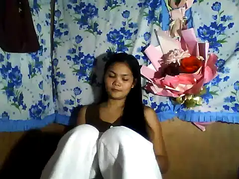 Snapshot of PinaySkinnyJust18 chatting on 05/21/26, 10:22 PinaySkinnyJust18 online show from 05/21/26, 10:22