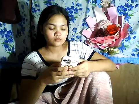 Snapshot of PinaySkinnyJust18 chatting on 05/22/26, 12:44 PinaySkinnyJust18 online show from 05/22/26, 12:44