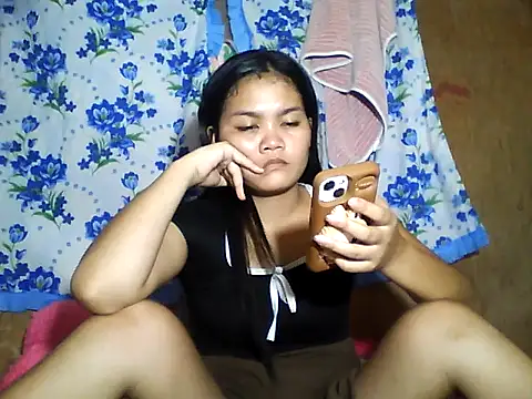 Snapshot of PinaySkinnyJust18 chatting on 06/06/26, 09:47 PinaySkinnyJust18 online show from 06/06/26, 09:47