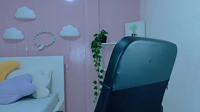 Snapshot of AmmyRouse__ chatting on 02/13/26, 02:24 AmmyRouse online show from 02/13/26, 02:24