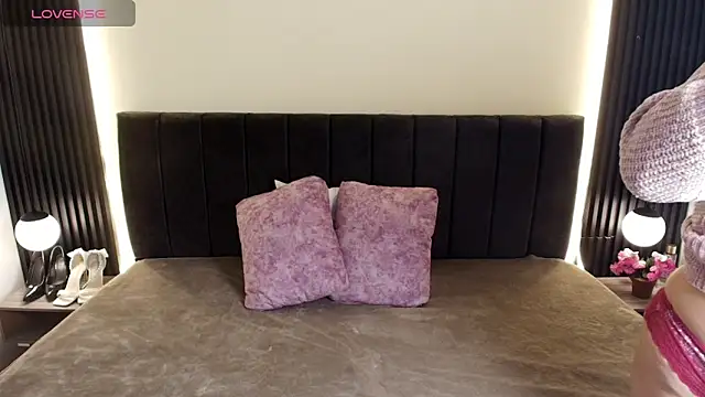 IvonneRoss  online show from 03/10/26, 12:10