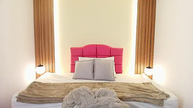 IvonneRoss  online show from 04/22/26, 12:18