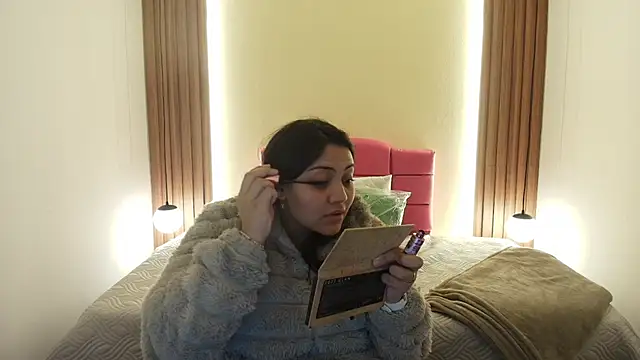 IvonneRoss  online show from 05/05/26, 12:13