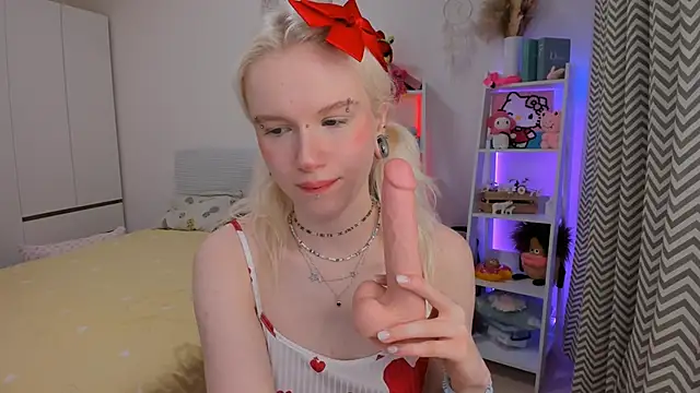 Mia WaterFall online show from 02/03/26, 03:15