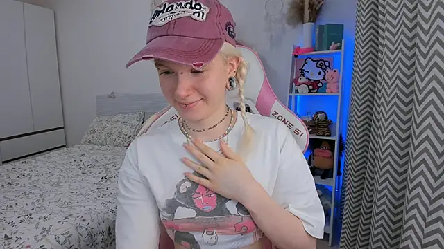 Mia WaterFall online show from 02/11/26, 03:44