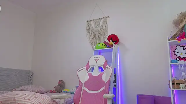 Mia WaterFall online show from 04/11/26, 07:45