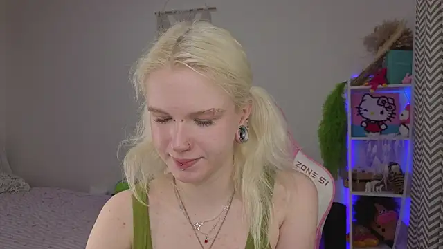 Mia WaterFall online show from 04/22/26, 03:09