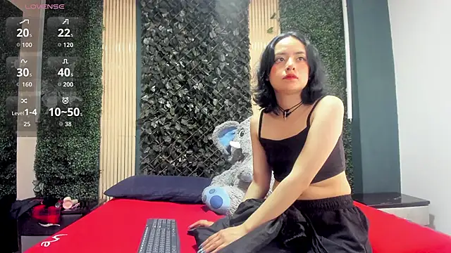 IvyyEmerald online show from 02/09/26, 01:04