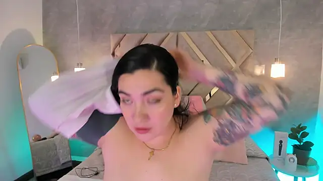 KathiaJenner online show from 02/17/26, 12:12