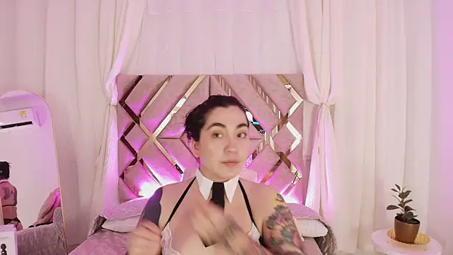 KathiaJenner online show from 04/20/26, 11:24