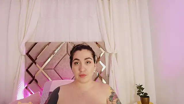 KathiaJenner online show from 04/30/26, 08:09